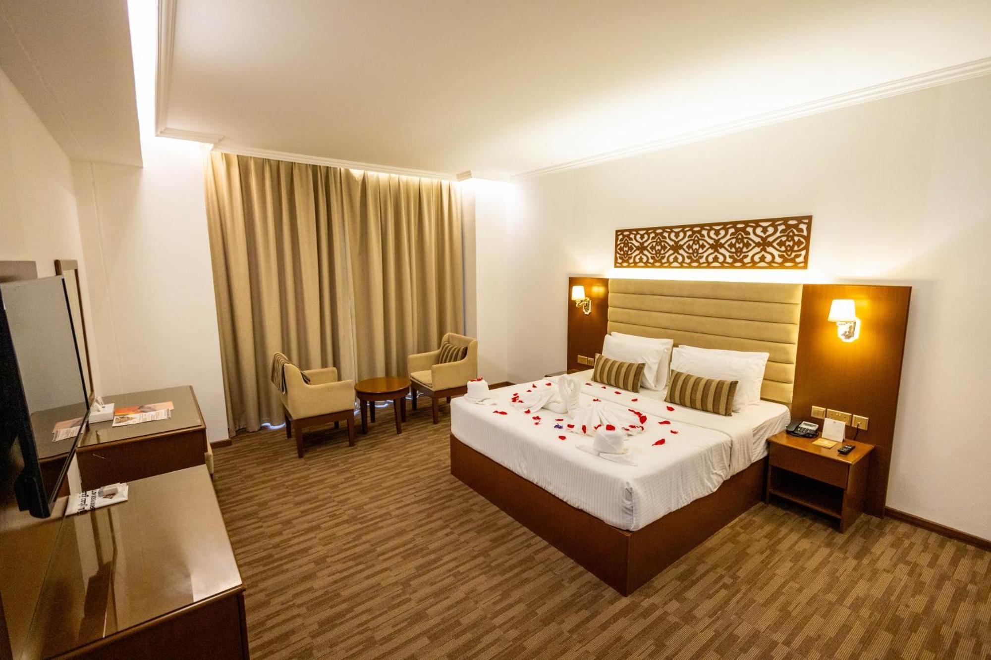 Hamdan Plaza Hotel Salalah, An Htg Hotel Buitenkant foto