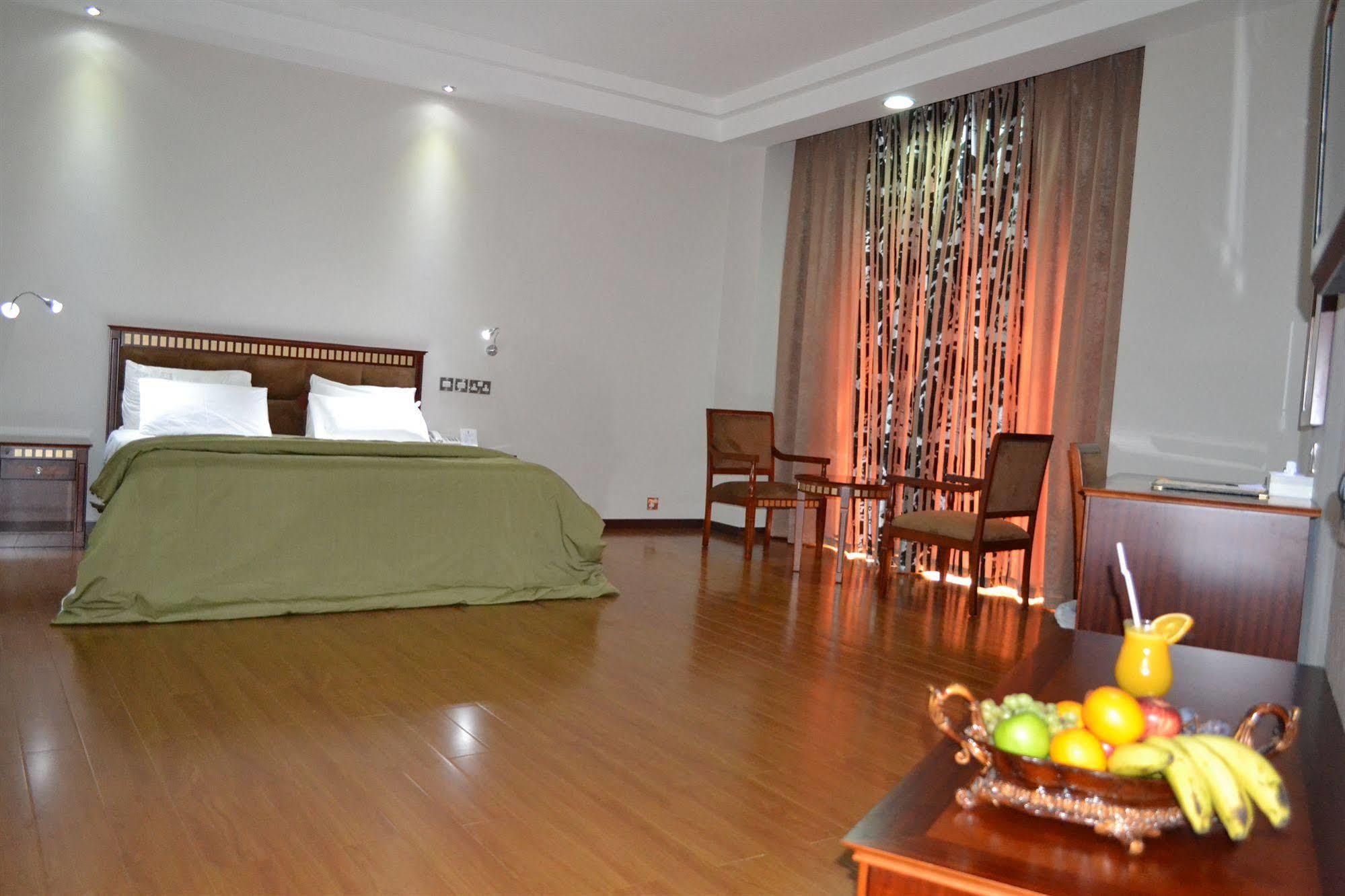 Hamdan Plaza Hotel Salalah, An Htg Hotel Buitenkant foto