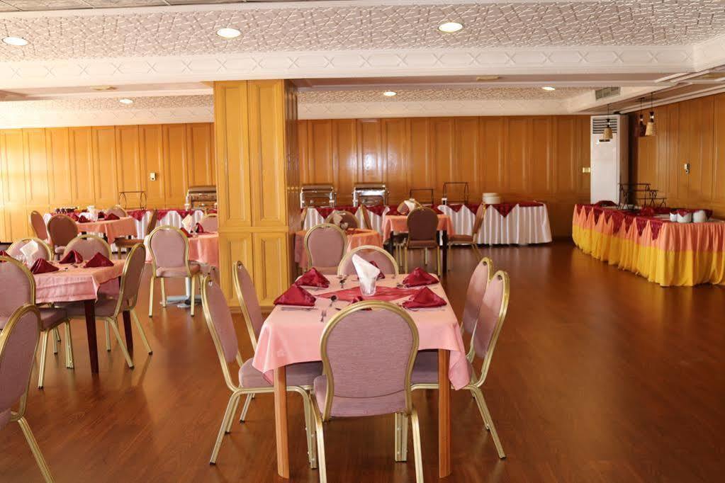 Hamdan Plaza Hotel Salalah, An Htg Hotel Buitenkant foto