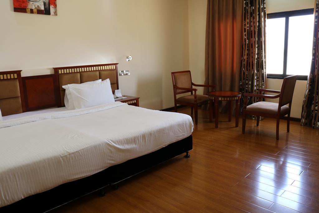 Hamdan Plaza Hotel Salalah, An Htg Hotel Buitenkant foto